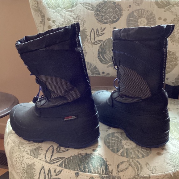 Youth Winter Boots with Thinsulate - Made in Canada - size 5 - Picture 4 of 6